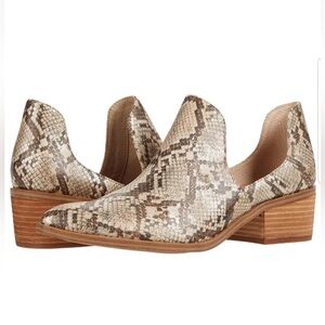Chinese Laundry Fortune Snakeskin Print Gray and Beige Ankle Booties Size 9.5
